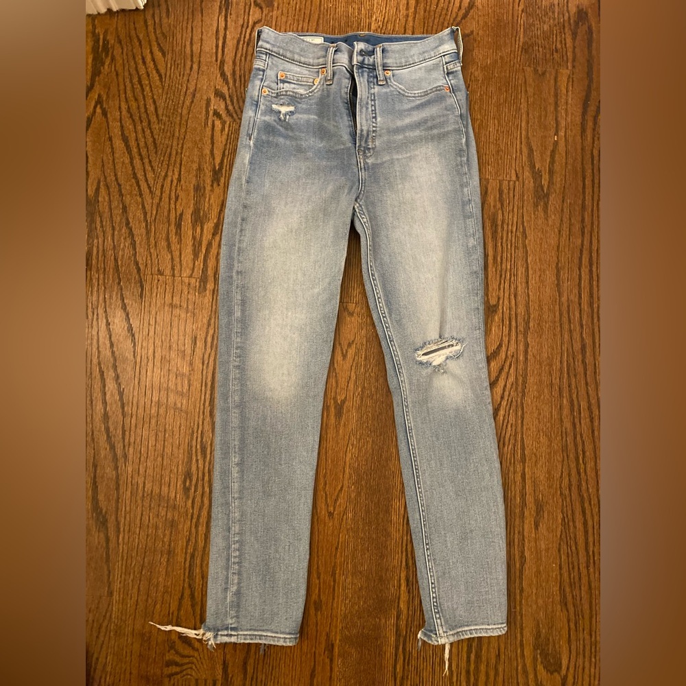 Light blue Gap cigarette high rise jeans with rip on knee